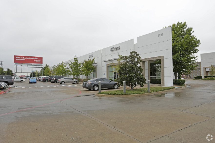 2727 W Mockingbird Ln, Dallas, TX for lease - Building Photo - Image 1 of 17