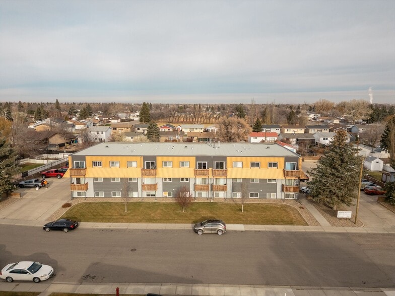 5315 38 Av, Taber, AB for sale - Building Photo - Image 2 of 5