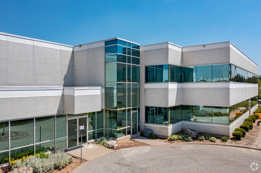 195 Harry Walker Pky, Newmarket, ON for lease - Building Photo - Image 2 of 3