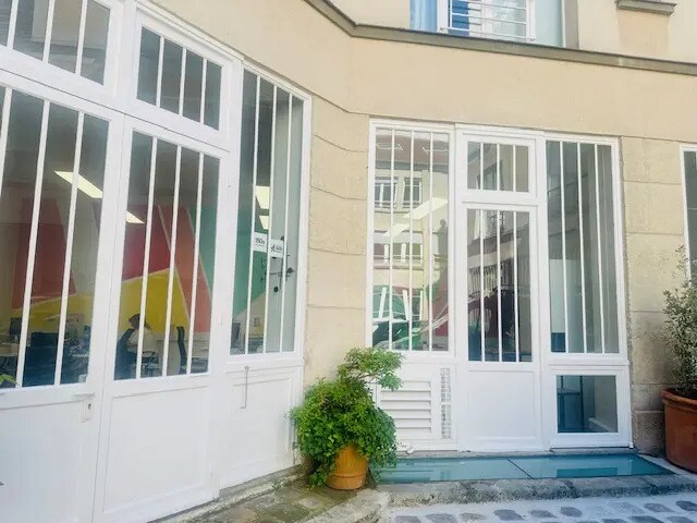Office in Paris for lease - Building Photo - Image 1 of 11