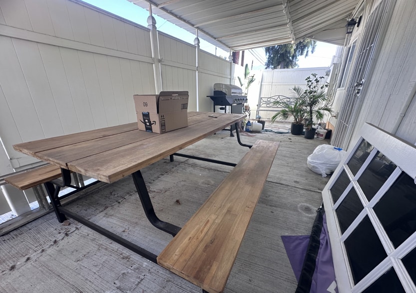 1605 W Magnolia Blvd, Burbank, CA for sale - Building Photo - Image 2 of 21