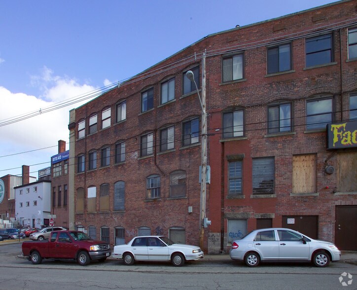 251-255 S Main St, Fall River, MA for lease - Building Photo - Image 3 of 7