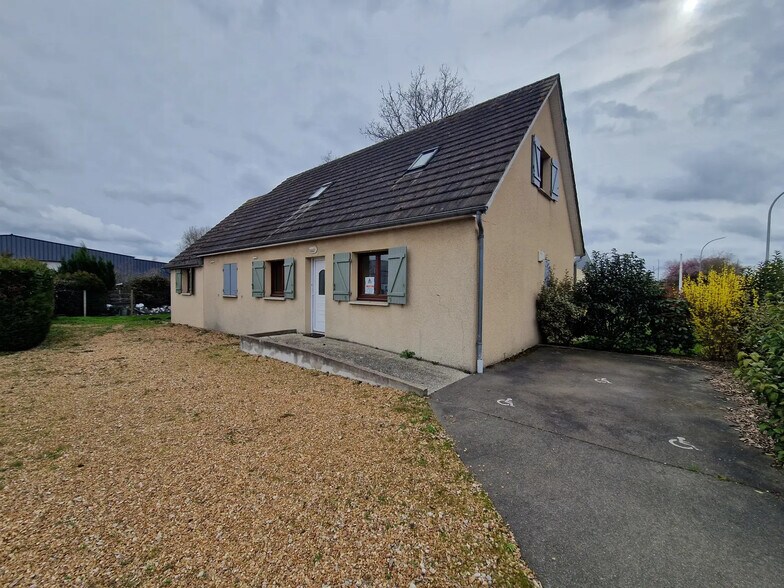 Flex in Lucé for sale - Building Photo - Image 2 of 7