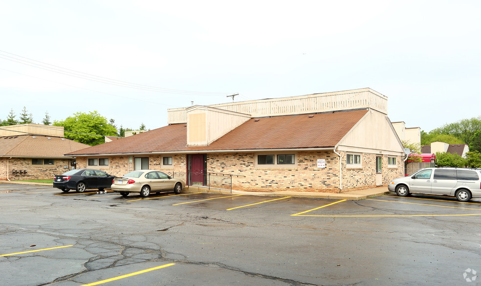 19900-19908 Farmington Rd, Livonia, MI for sale - Building Photo - Image 1 of 1