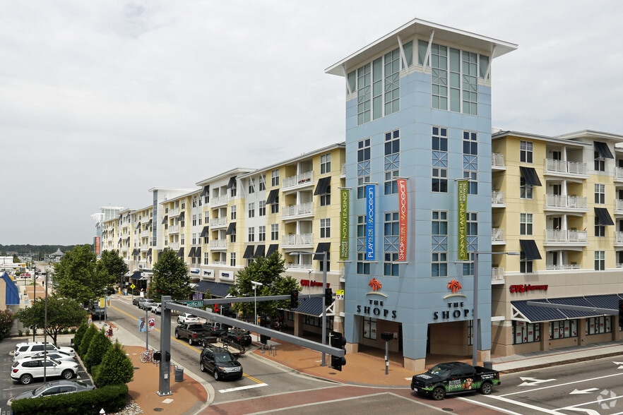 332 Laskin Rd, Virginia Beach, VA for lease - Primary Photo - Image 1 of 120