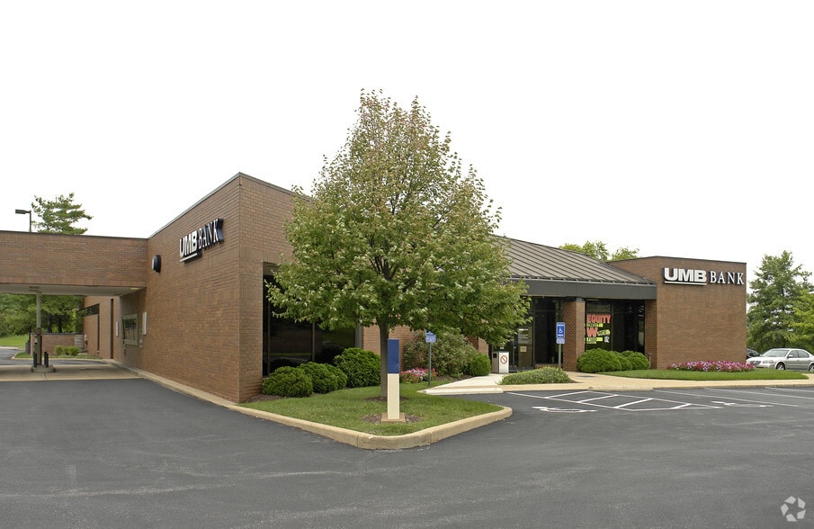 1041-1049 S Woods Mill Rd, Chesterfield, MO for lease - Building Photo - Image 3 of 15