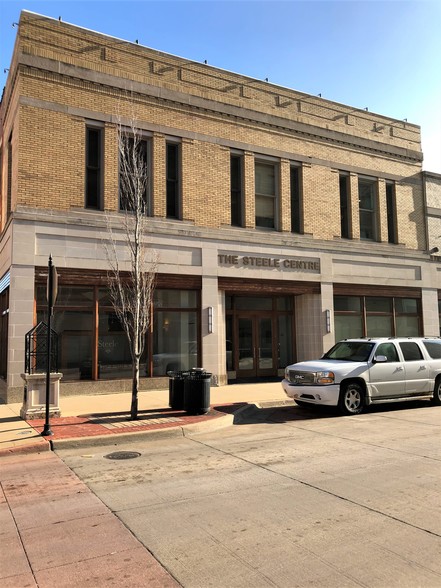 780-790 Main St, Dubuque, IA for lease - Primary Photo - Image 1 of 32