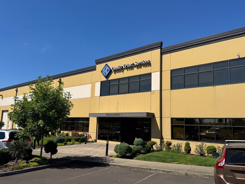 6501 NE Croeni Ave, Hillsboro, OR for lease - Building Photo - Image 1 of 9