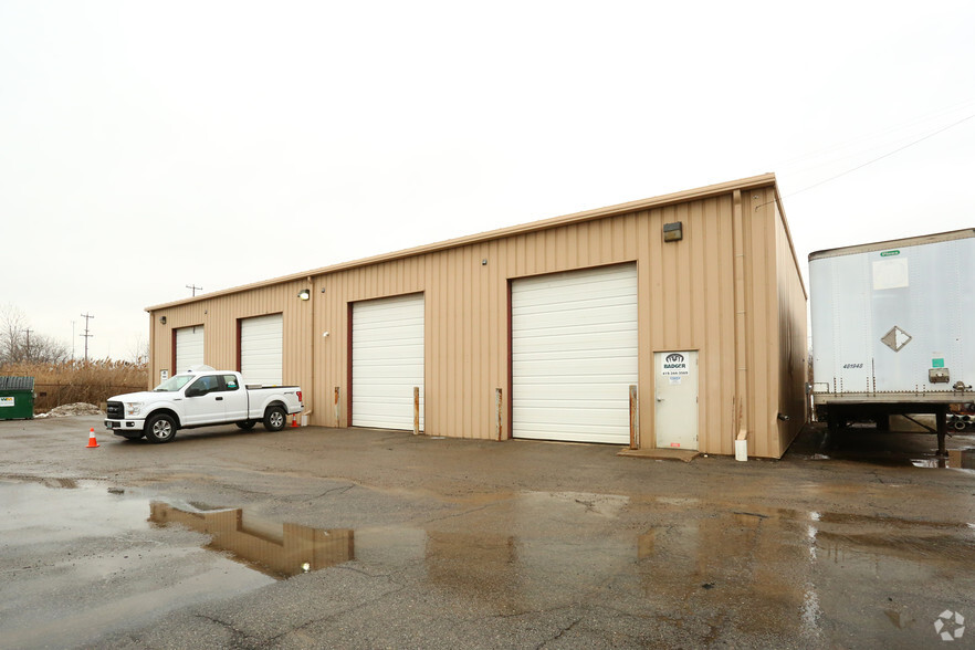 2650-2654 Van Horn Rd, Trenton, MI for lease - Building Photo - Image 2 of 3