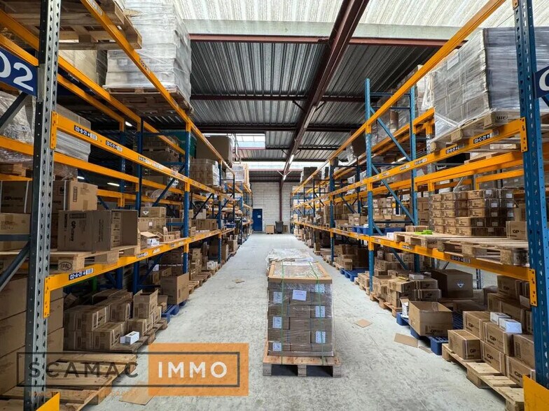 Office in Saint-Pierre-du-Perray for lease - Building Photo - Image 3 of 18