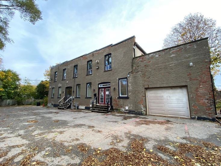 302 Cumberland Ave, Hamilton, ON for sale Primary Photo- Image 1 of 1