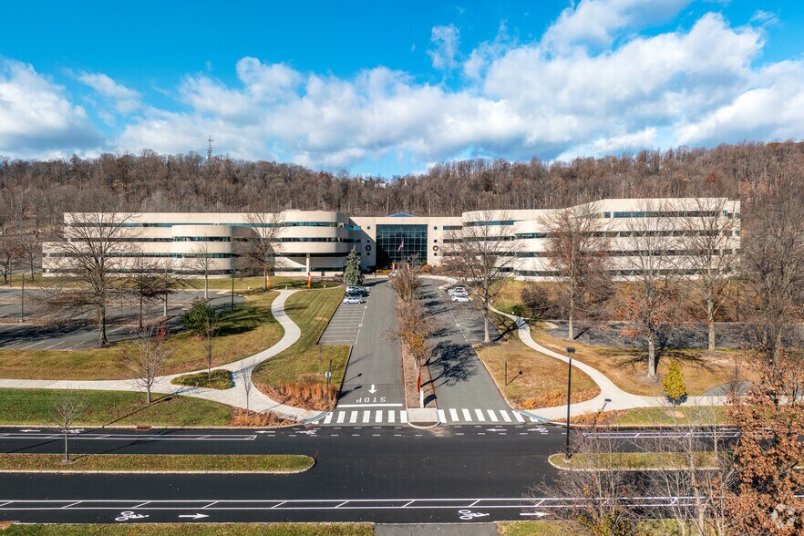 100 Connell Dr, Berkeley Heights, NJ 07922