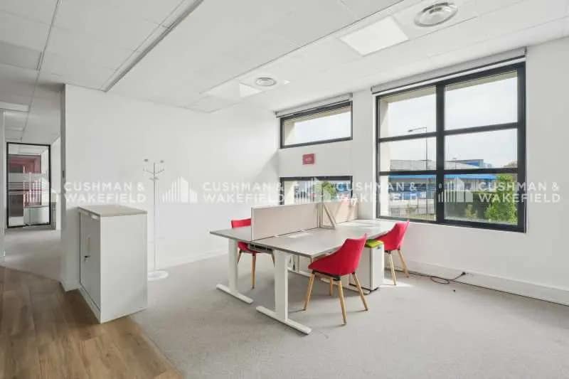 44 Avenue Paul Krüger, Villeurbanne for lease - Interior Photo - Image 3 of 15