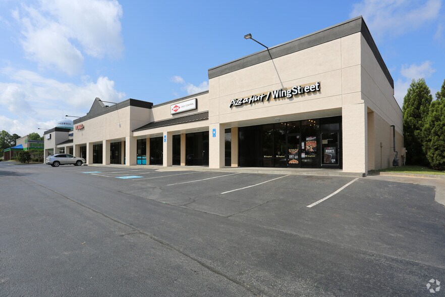 2260 Holly Springs Pky, Canton, GA for lease - Building Photo - Image 3 of 7