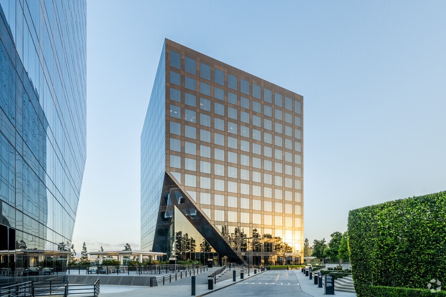 19800 MacArthur Blvd, Irvine, CA for lease - Primary Photo - Image 1 of 8