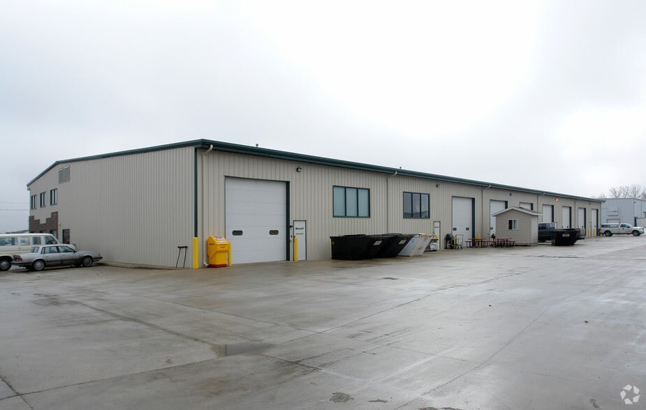 4141 38th St S, Fargo, ND for lease - Building Photo - Image 2 of 5