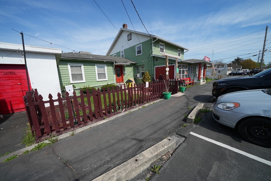 5704 Allentown Pike, Reading, PA for sale - Building Photo - Image 2 of 14