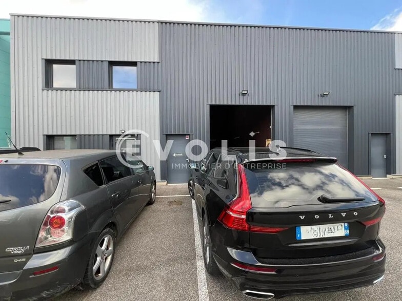 Flex in Genay for lease - Building Photo - Image 1 of 10