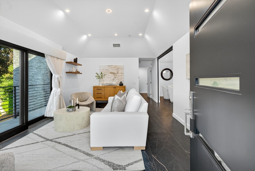 McGroarty Estates portfolio of 3 properties for sale on LoopNet.com - Building Photo - Image 3 of 125