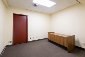 595 Clifton St, Winnipeg, MB for lease Interior Photo- Image 1 of 2