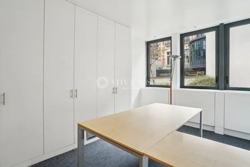 Office in Paris for lease - Interior Photo - Image 2 of 6