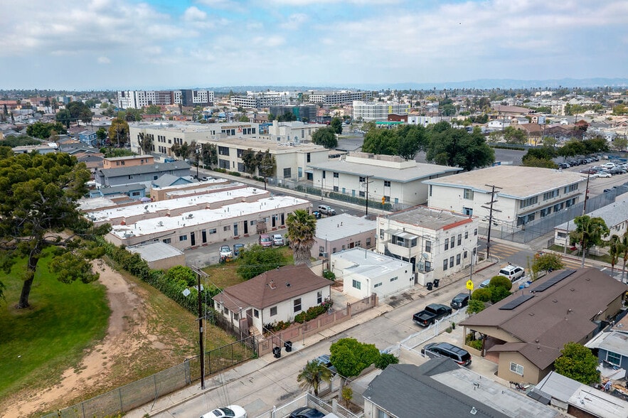 8715 Regina Ct, Los Angeles, CA for sale - Building Photo - Image 3 of 11