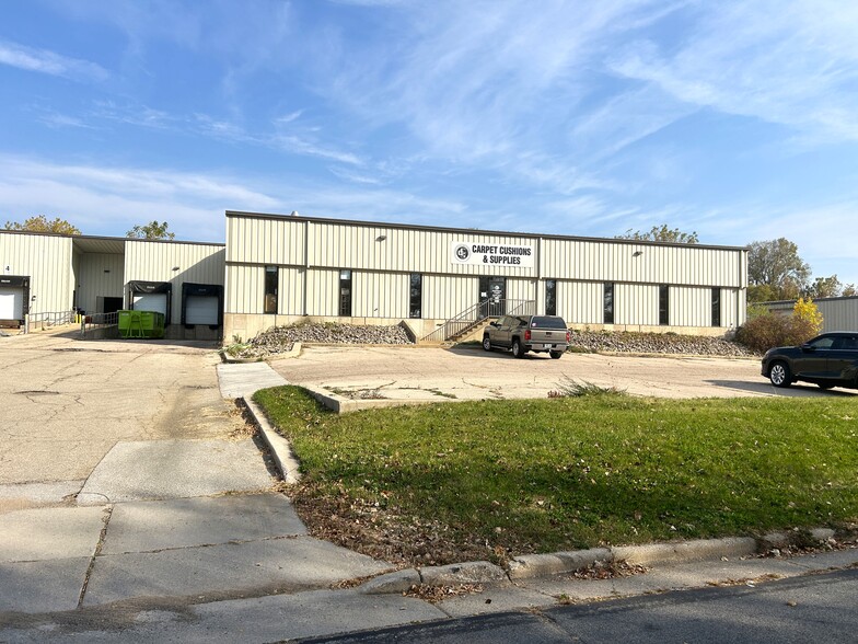 814 Post Rd, Madison, WI for lease - Building Photo - Image 1 of 9