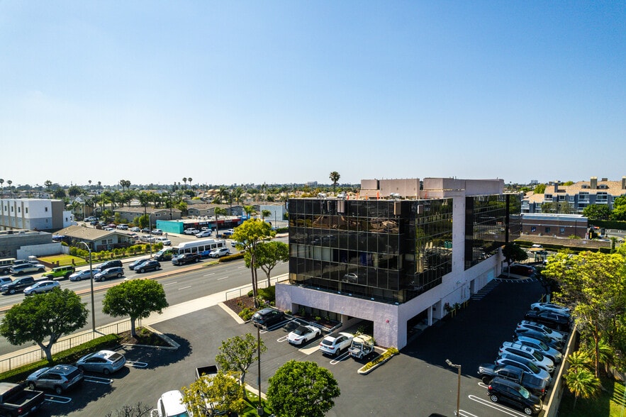 20422 Beach Blvd, Huntington Beach, CA for sale - Building Photo - Image 2 of 19