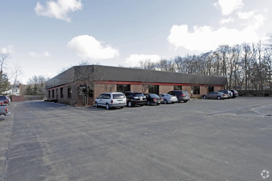 16800 W Greenfield Ave, Brookfield, WI for sale - Primary Photo - Image 1 of 1