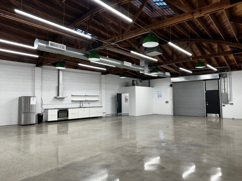 6819 West Blvd, Inglewood, CA for lease - Building Photo - Image 1 of 13