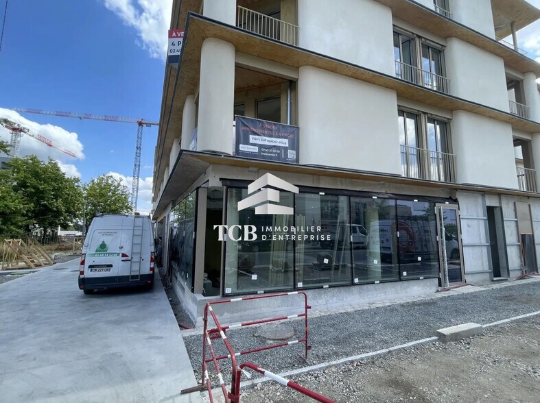 Retail in Nantes for lease - Building Photo - Image 1 of 2