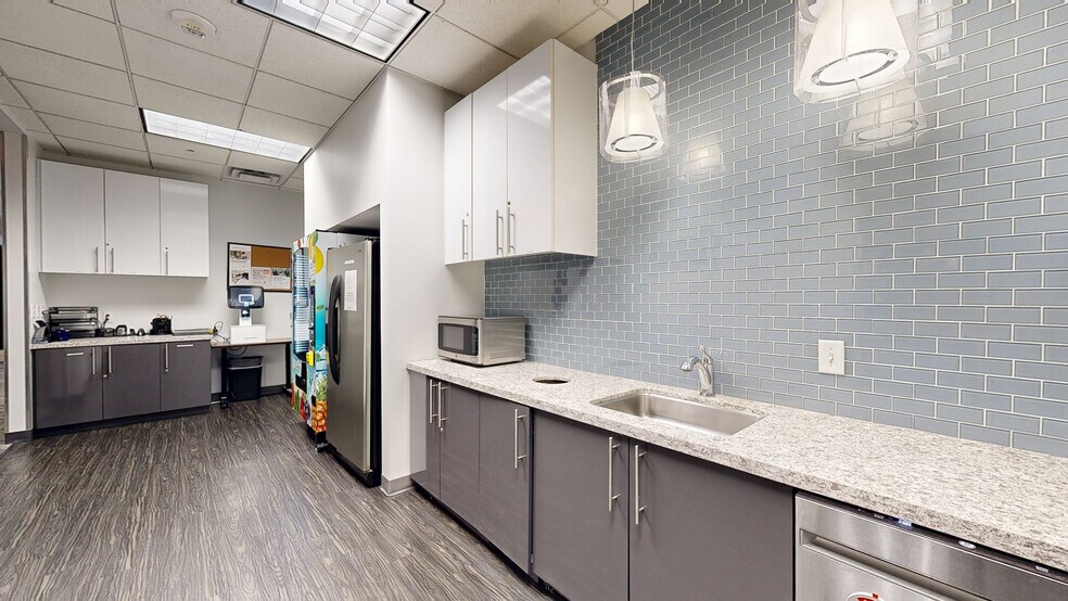 2415 E Camelback Rd, Phoenix, AZ for lease - Matterport 3D Scan - Image 3 of 34