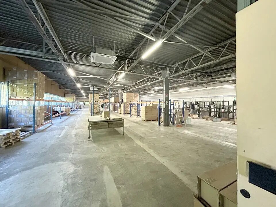 Flex in Seichamps for lease Interior Photo- Image 1 of 11