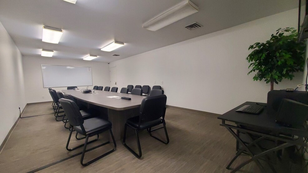 223 W Wine Country Rd, Grandview, WA for sale - Building Photo - Image 2 of 19