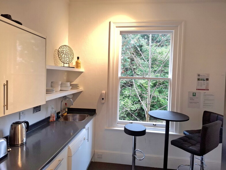 11-13 Lonsdale Gdns, Tunbridge Wells for sale - Building Photo - Image 3 of 5