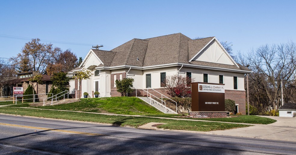 809 W 1st St, Cedar Falls, IA for sale - Primary Photo - Image 1 of 1