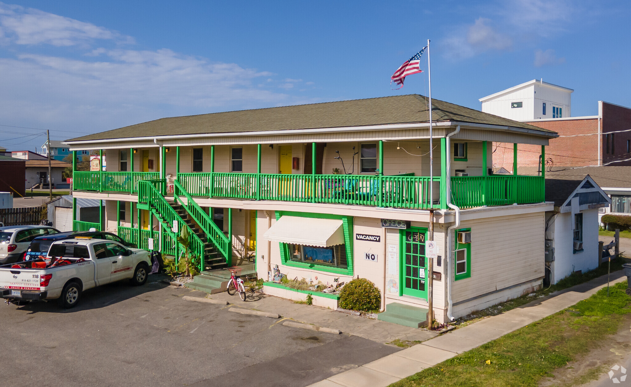 213 Raleigh Ave, Carolina Beach, NC for sale Primary Photo- Image 1 of 1