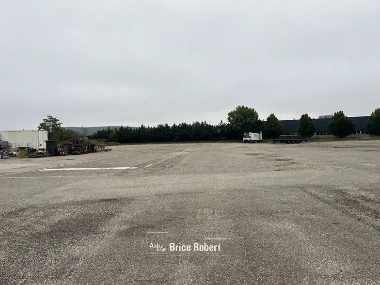 Office in Saint-Priest for lease - Building Photo - Image 2 of 5