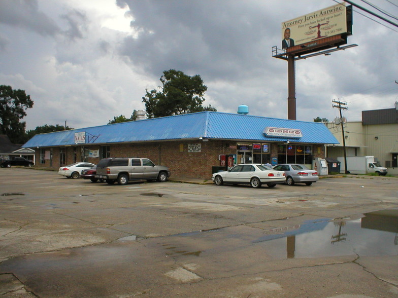 115-121 E Sanders St, Gonzales, LA for lease - Building Photo - Image 2 of 3