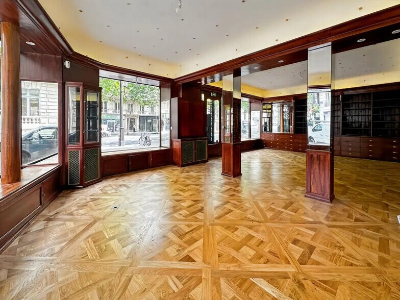 Retail in Paris for lease - Building Photo - Image 2 of 9