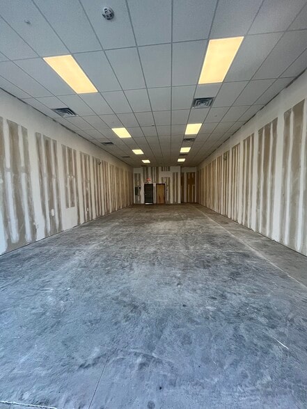 333-861 E Main St, Oak Ridge, TN for lease - Building Photo - Image 2 of 8