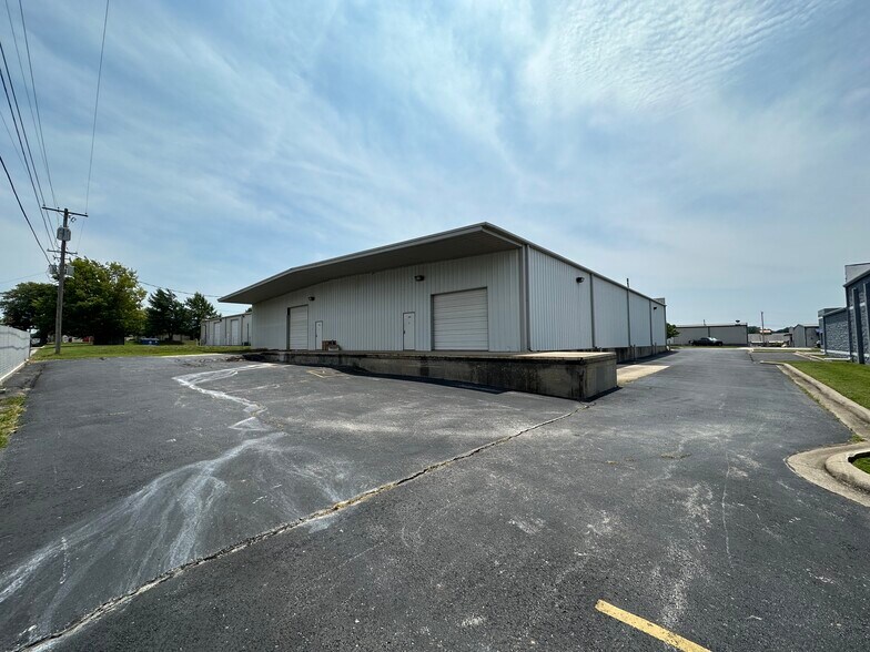 1939 Phelps St, Springfield, MO for sale - Building Photo - Image 1 of 1