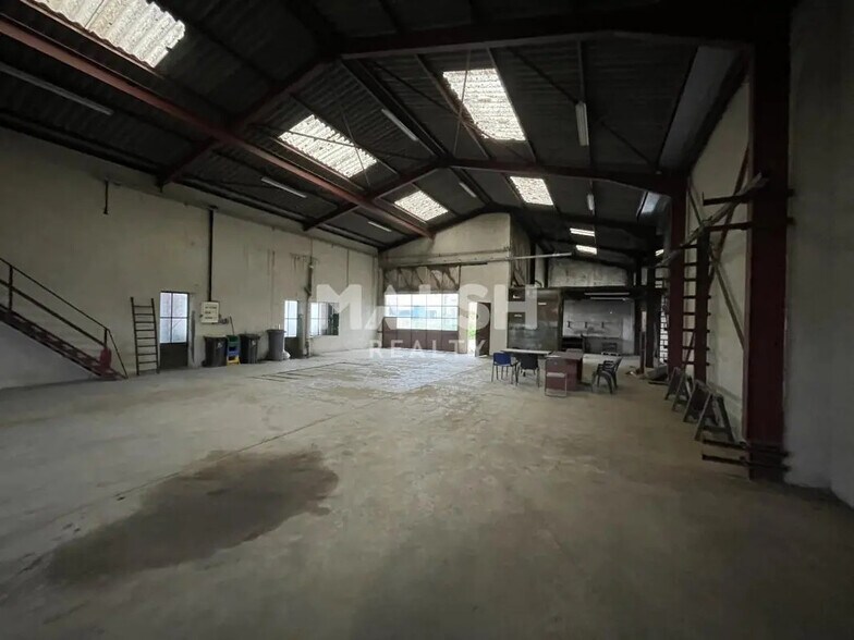 Flex in Miribel for lease - Interior Photo - Image 3 of 10