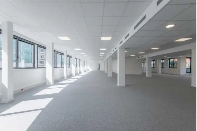 Office in Levallois-Perret for lease - Building Photo - Image 2 of 7