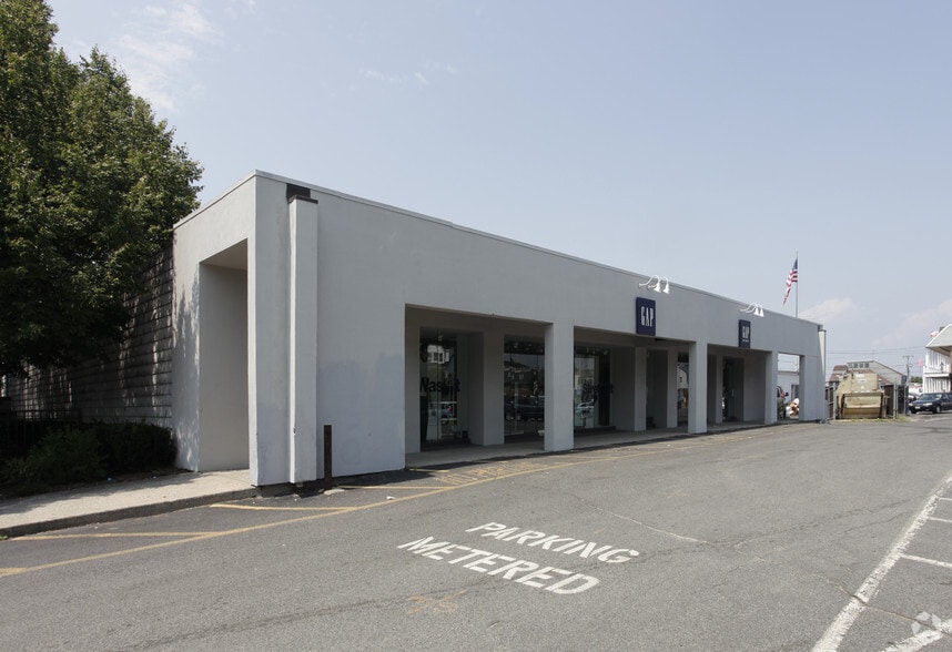 100 Arden Pl, Port Jefferson, NY for lease - Building Photo - Image 3 of 7