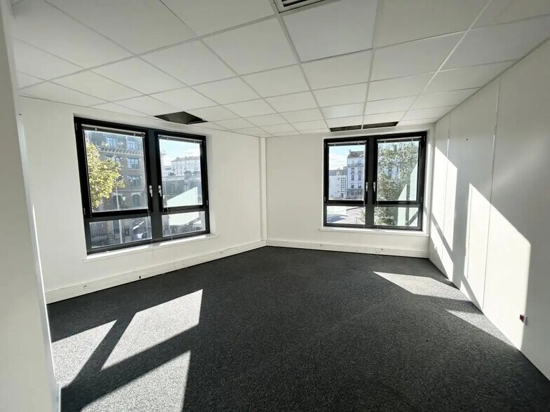 Office in Lyon for lease - Interior Photo - Image 3 of 8