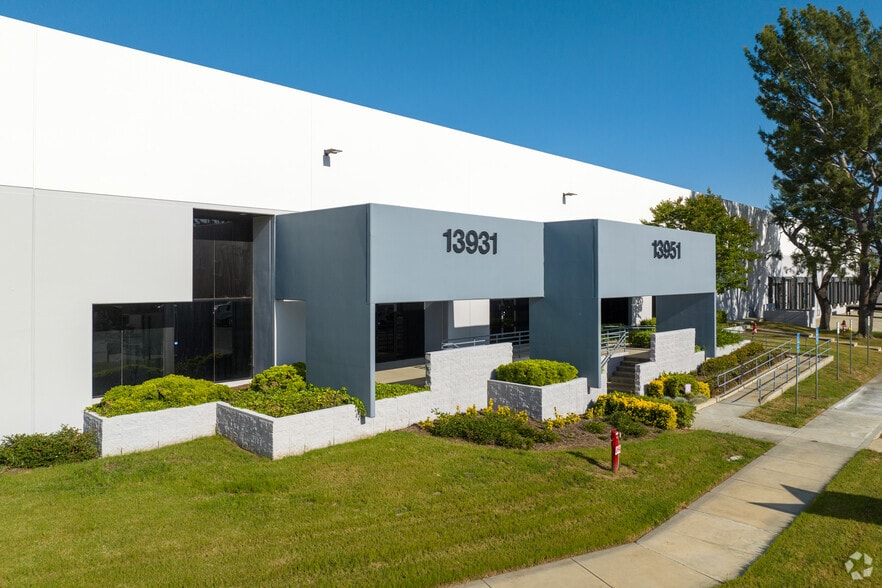 13931-13951 Yorba Ave, Chino, CA for lease - Primary Photo - Image 1 of 6