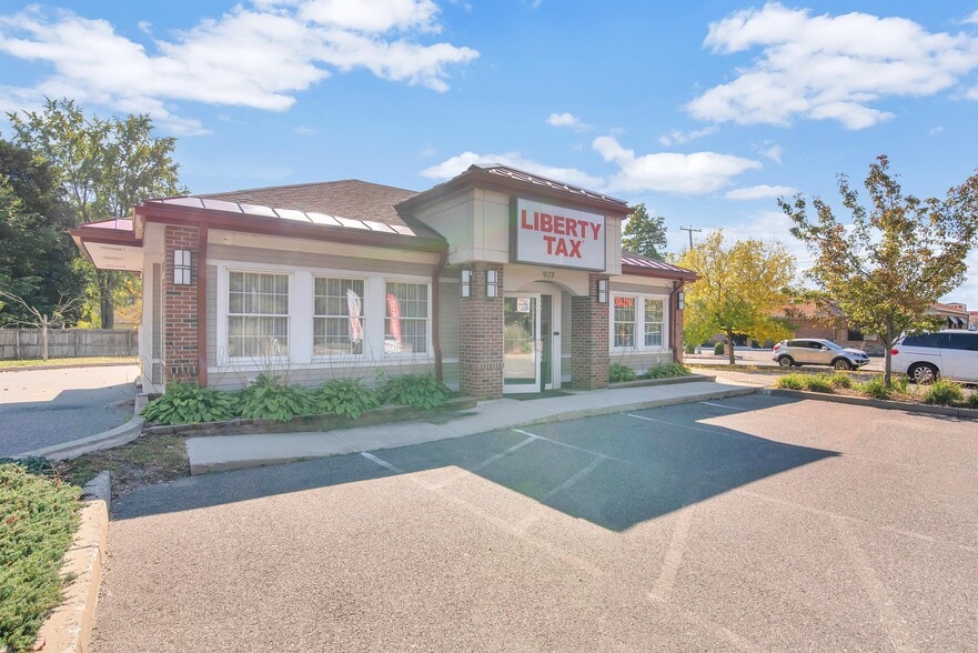 977 Boston Rd, Springfield, MA for sale - Building Photo - Image 1 of 1