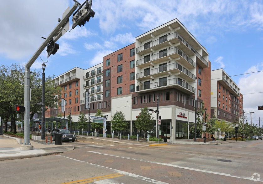 3550 Main St, Houston, TX for lease - Building Photo - Image 2 of 12