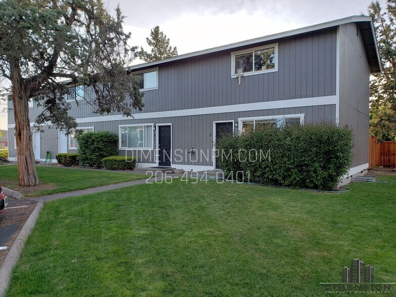 532 SW Rimrock Way, Redmond, OR for sale - Building Photo - Image 1 of 1